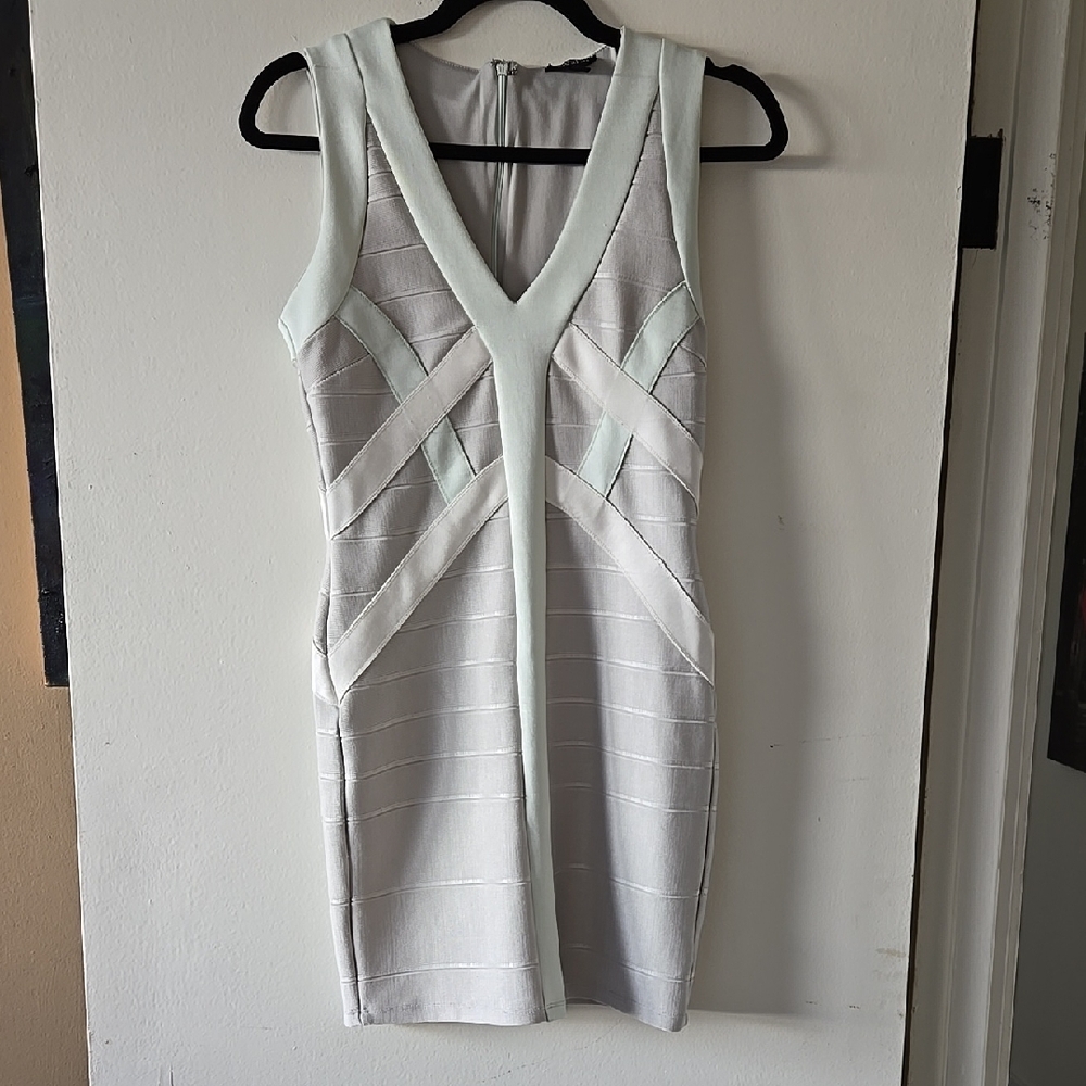 White Mini Bodycon Dress with V-Neck for Cocktail